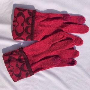 Pink signature Coach cloves NEW without tags